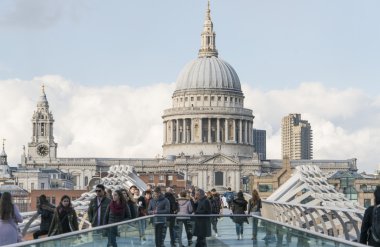 St. Paul Katedrali Londra ve nehir T Millennium Köprüsü
