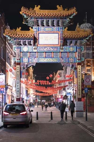 Huge Entrance Gate to Chinatown LONDON, RUSSIAN - 22 февраля 2016 — стоковое фото