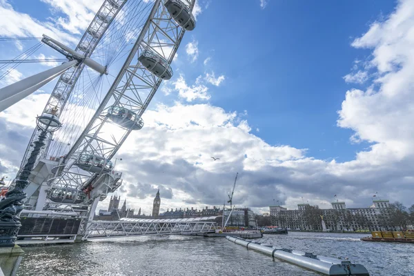 London Eye brede hoekmening Londen, Engeland - 22 februari 2016 — Stockfoto