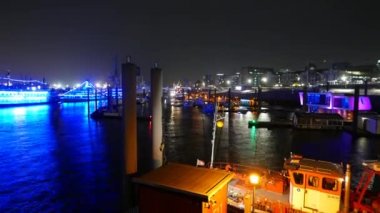 Renkli Hamburg liman gece - atış timelapse