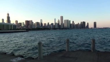 Gün batımında Chicago Skyline