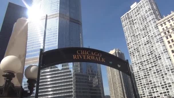 Riverwalk en la ciudad de Chicago — Vídeo de stock