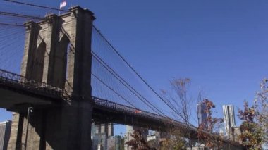 Güneşli bir günde Brooklyn Köprüsü