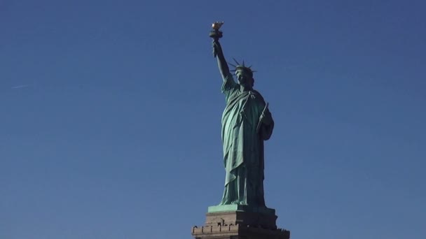 Freiheitsstatue auf der Freiheitsinsel New York — Stockvideo