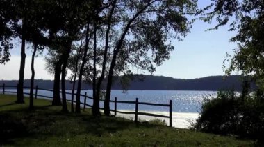 Güneşli bir Tennessee Nehri