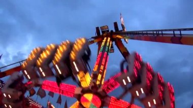 Octoberfest eğlenceli yolculuk - eğlence parkı akşamları