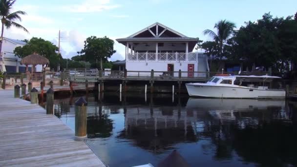 Small pier in Islamorada — Stock Video