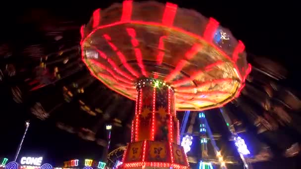 Chairoplane Oktoberfest-wesołe wieczorem — Wideo stockowe