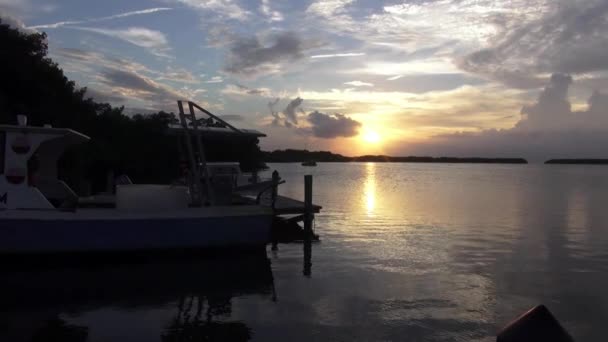 Pequeño muelle en Islamorada al atardecer — Vídeos de Stock