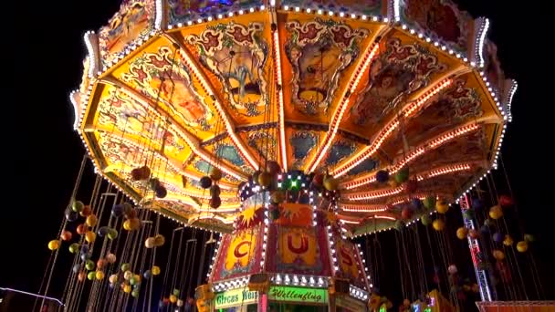 Chairoplane- amusement park in the evening — Stock Video