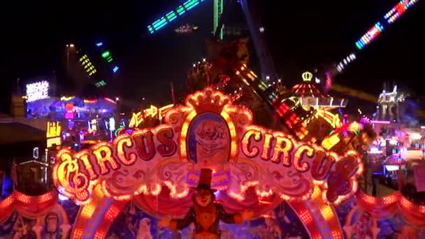 Oktoberfest - parque de atracciones por la noche — Vídeos de Stock