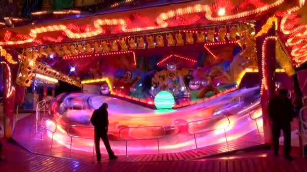Hız atlıkarınca Fuarı - akşam eğlence parkı — Stok video