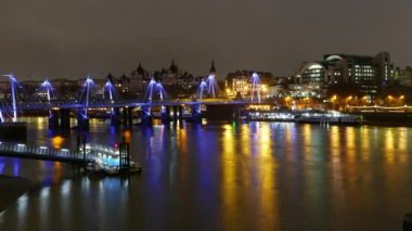 Golden Jubilee Bridge Londra gece - zaman atlamalı tarafından vurdu