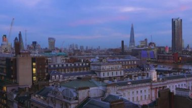 Londra akşam manzarası - güzel bir çatı görünümü