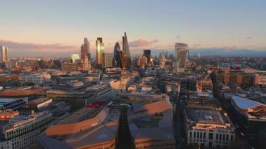 Akşam güneş ışığı altında - geniş açı çekim Londra manzarası