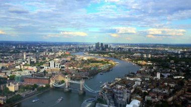 London Tower Bridge in üstünden havadan görünümü ile