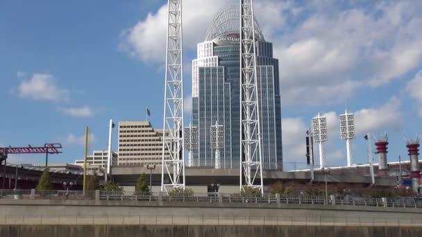 Berömda skyskrapa stora amerikanska försäkring grupp Cincinnati — Stockvideo