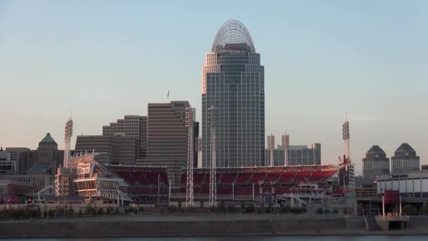 Great American Ball Park Arena Cincinnati Ohio al atardecer — Vídeo de stock