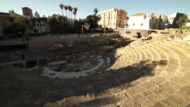 La atracción del Teatro Romano en Málaga antiguo teatro romano — Vídeos de Stock