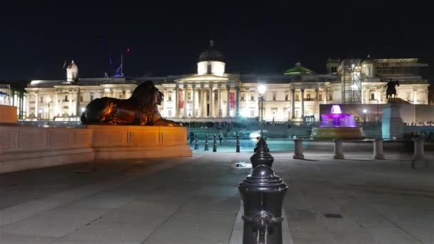 Πλατεία Τραφάλγκαρ του Λονδίνου και την Εθνική Πινακοθήκη - ώρα λήξη πυροβόλησε τη νύχτα — Αρχείο Βίντεο