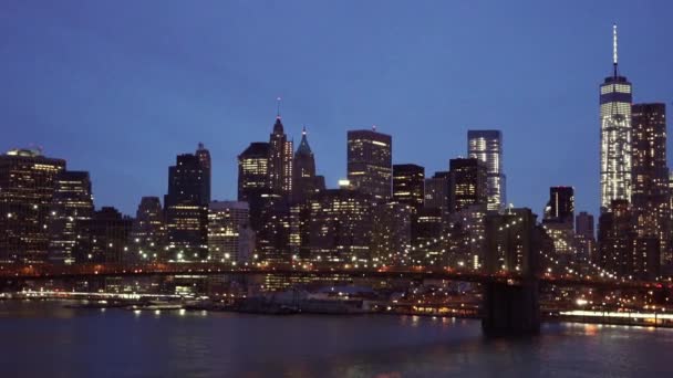 Fantastiska staden tänder av New Yorks skyline av natt - Manhattan, New York/Usa 25 April 2015 — Stockvideo