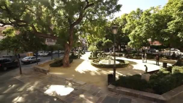 Belo parque pequeno de Málaga para relaxar — Vídeo de Stock