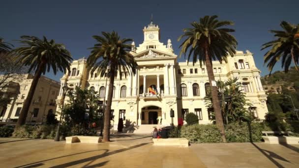 Vidvinkel bild på stadshuset i Malaga — Stockvideo