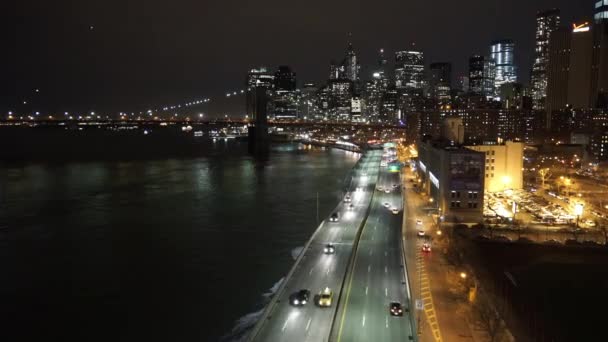 Manhattan straat verkeer per nacht luchtfoto - Manhattan, New York/Usa, 25 April 2015 — Stockvideo