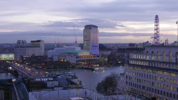 Waterloo Bridge Londra üzerinden havadan görünümü — Stok video