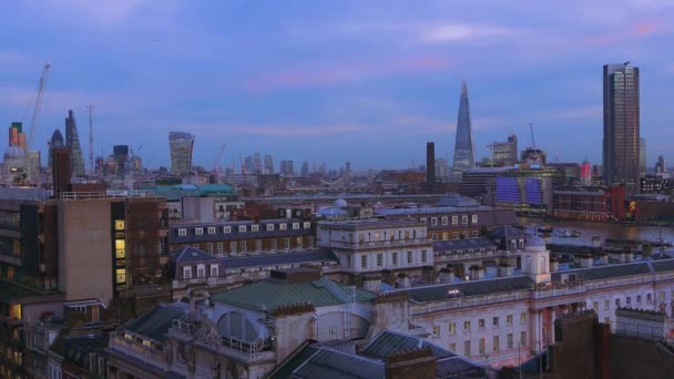 London kvällen skyline - vacker takterrass utsikt — Stockvideo