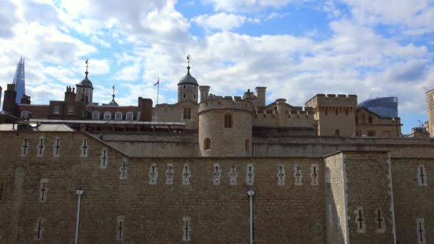 Der Tower of London an einem sonnigen Tag — Stockvideo