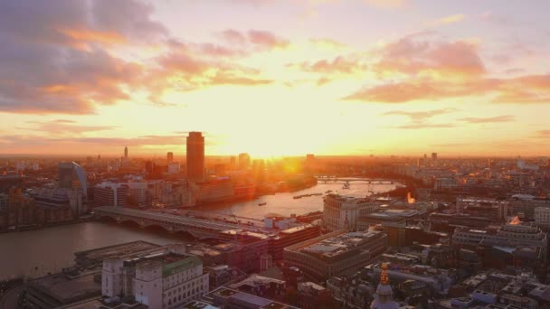 Nádherný Londýn večer - úžasné široký úhel záběru — Stock video