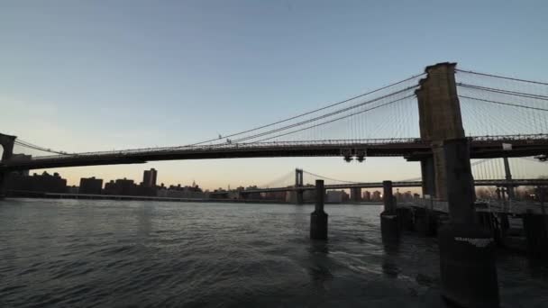 Brooklyn Bridge in the evening wide angle pan shot  - MANHATTAN, NEW YORK/USA   APRIL 25,  2015 — Stock Video