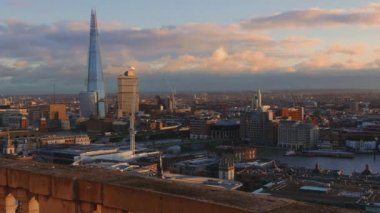 Londra manzarası günbatımında - St. Paul'ın Katedrali'nin görüntülemek