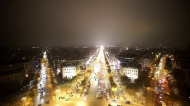 Champs Elysees caddesi geniş açı hava atış gece