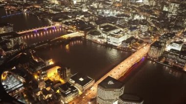 Gece - Londra, İngiltere Londra köprü fantastik havadan görünümü