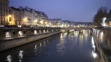 Akşam Paris'te Seine Nehri