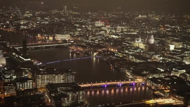 Лондон ночью потрясающий аэрофотоснимок - ЛОНДОН, Англия — стоковое видео