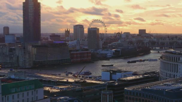 夕方には素晴らしいロンドンのスカイライン — ストック動画
