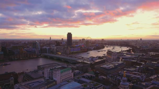 Londons Skyline von oben - atemberaubender Himmel — Stockvideo