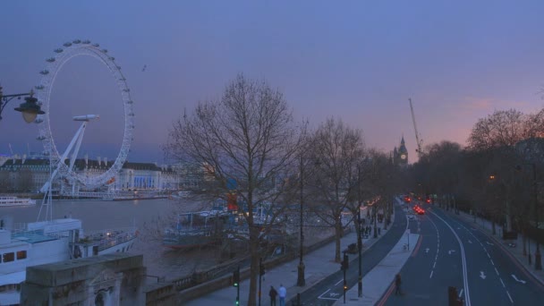 London in the evening - street view from Golden Jubilee Bridge — Stock Video