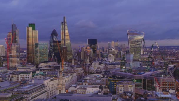 Edifícios famosos de Londres - vista aérea à noite — Vídeo de Stock