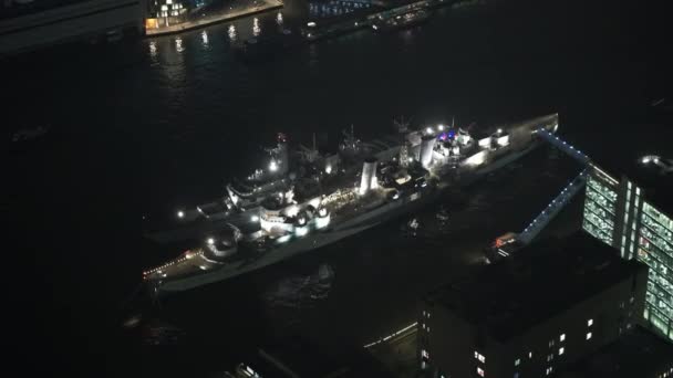 HMS Belfast Navio de guerra no rio Tâmisa em Londres - LONDRES, ENGLÂNDIA — Vídeo de Stock