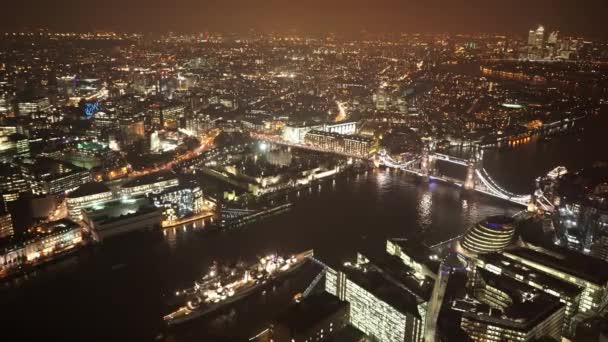 Vue aérienne panoramique de Londres de nuit - LONDRES, ANGLETERRE — Video