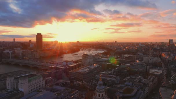 Londres ao pôr-do-sol - bela vista aérea — Vídeo de Stock