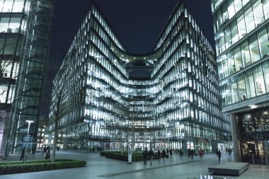Ofis binaları daha Londra Riverside alanda - Londra/İngiltere 23 Şubat 2016