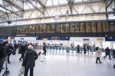 Waterloo İstasyonu geniş açı görünümü - Londra/İngiltere 23 Şubat 2016