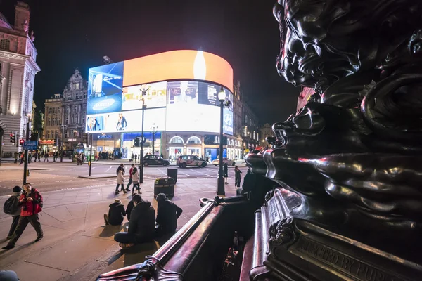 유명한 피 카 딜리 서커스 밤 런던, 영국-2 월 22 일, 2016 — 스톡 사진