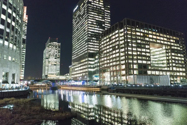 Modern Canary Wharf district in the evening - LONDON/ENGLAND  FEBRUARY 23, 2016 — Stock Photo, Image