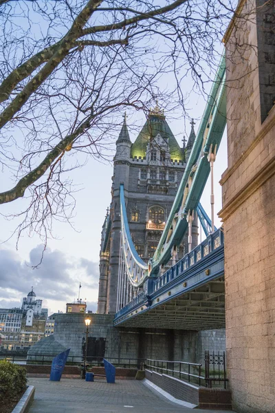 Wunderschöner Blick über die Tower Bridge am Abend - London / England 23. Februar 2016 — Stockfoto